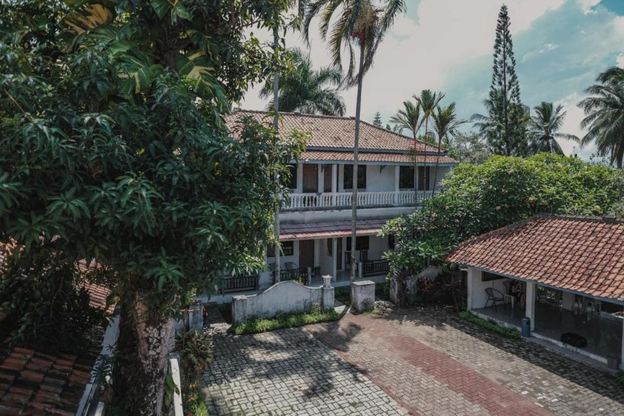 Reddoorz Near Pantai Florida Anyer Hotel Serang Exterior foto